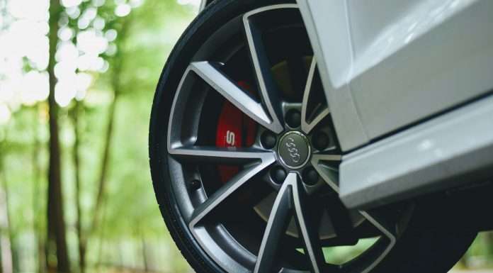 AutoComplete, a firm which helps car dealerships offer insurance to their customers, has closed a financing round.