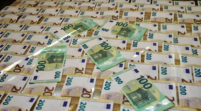 BNP Paribas is in exclusive negotiations to acquire 100% of AXA Investment Managers, AXA's asset management arm, for €5.1bn.