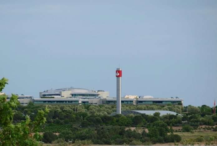 Payroll platform CloudPay has partnered with Banco Santander, one of Europe’s largest banks, to offer employees of its SME and corporate clients in Spain real-time access to their earned wages. Payroll platform CloudPay has partnered with Banco Santander, one of Europe’s largest banks, to offer employees of its SME and corporate clients in Spain real-time access to their earned wages.