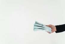 Battery Ventures backs Descartes for climate cover growth Paris-based InsurTech company Descartes Underwriting, which provides parametric insurance for climate and emerging risks, has received a strategic investment from tech-focused investor Battery Ventures.