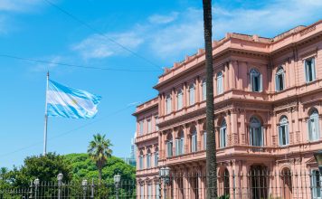 Rent2Cash , the first startup to bring "rental advance" to Italy, has closed a major round of over €100 million , converting real estate assets into immediately available financial liquidity for owners. The transaction will enable the company, led by Gianluca Fioranelli, Yilang Chen, and Marco Grassi, to open a new investment line dedicated to the Large Ticket segment , targeting owners of properties leased to public and institutional entities, characterized by high rents, long-term lease terms, and significant assets. The Company has already made the first investments in this new segment, acquiring leasehold rights on important assets in Italy, including a Trophy Building located in central Rome and used as the headquarters of a leading infrastructure company. Additional properties are currently being evaluated, with closing expected in the coming weeks. A structured round to support industrial growth. The round was led by a leading international investment fund with proven experience in structured finance and real estate-linked transactions, which chose to support Rent2Cash recognizing its solid industrial model, operational maturity, and ability to structure large, complex transactions. The round's financial structure allows Rent2Cash to: significantly increase funding capacity for new rental advance transactions, with larger unit tickets; rapidly scale the operating model , while maintaining high underwriting standards and portfolio quality; structure operations with public and institutional counterparties , with long-term contracts, high rents and premium locations. This new round positions the Company as a key partner for institutional real estate operators, funds, and corporates, offering flexible solutions to a wide range of needs for immediate liquidity without having to sell their existing real estate assets. New verticals and pan-European expansion. This round marks the launch of the Large Ticket segment, which complements the initial small ticket segment already operating, and allows the Company to explore additional verticals dedicated to high-growth segments, all sharing the same distinguishing feature: the presence of an underlying asset and predetermined and scheduled cash flows based on a long-term contractual relationship. In parallel with strengthening its domestic market, Rent2Cash is studying a pan-European expansion plan, with the aim of replicating the rental advance model in the main continental markets. The first target countries are Spain , France and Portugal , selected for their regulatory affinity, depth of the rental market and presence of institutional assets. The internationalization process includes: the opening of local partnerships with financial and real estate operators; the adaptation of the technological platform to national regulatory contexts; the creation of dedicated subsidiaries for each market, both for the origination phase and for the management of purchased credits. In the medium term, the goal is to build a European rental advance platform capable of managing multi-country portfolios and cross-border operations. " The completion of this round represents a turning point for Rent2Cash ," commented the company's management. " The new funding allows us to scale and position ourselves for more complex transactions, particularly with public and institutional counterparties, confirming the solidity of our model. The proceeds raised will also allow us to expand the team with the addition of key senior figures, strengthen our technological infrastructure and proprietary algorithm, and support a new phase of growth, which will accelerate in the coming quarters. " How Rent2Cash Works . Rent2Cash allows property owners to immediately cash in on future rental payments . The company manages collections and offers a fast, digital, and personalized service. Rent2Cash provides a formal liquidity proposal within a few days of the request, accompanied by dedicated support throughout the entire transaction cycle. Rent2Cash's operations and lease acquisition financing are made possible thanks to an innovative lease securitization structure , developed with the support of leading legal and financial sector players. *** Rent2Cash is Italy's leading rental advance company, a service that allows landlords to obtain immediate liquidity by monetizing future rent payments. Launched in 2024, Rent2Cash has developed a proprietary platform based on an advanced algorithm that integrates leading rating providers and analyzes over 50 variables related to the property, the lease, the landlord, and the tenant, ensuring a comprehensive and structured risk assessment.