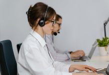 Many customers are familiar with the frustration of contacting a bank or insurer, only to be met with automated systems that fail to understand their needs. Long wait times and generic responses often add to the problem, rather than resolving it.