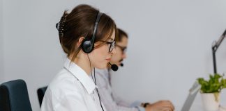 Many customers are familiar with the frustration of contacting a bank or insurer, only to be met with automated systems that fail to understand their needs. Long wait times and generic responses often add to the problem, rather than resolving it.