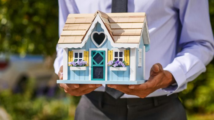 Mortgage lenders face growing pressure to deliver faster and more personalised customer experiences. Rising borrower expectations, broker-led distribution models, and the need to modernise legacy systems are forcing lenders to rethink how lending journeys are designed.