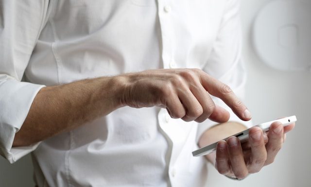 Four Swiss cantonal banks pick Avaloq for mobile overhaul