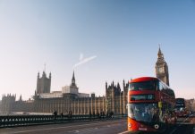 Aviva brings Financial Institutions underwriting to UK regions