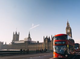 Aviva brings Financial Institutions underwriting to UK regions