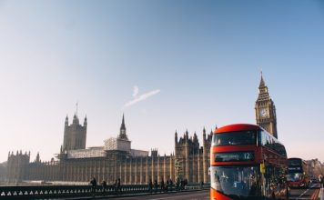 Aviva brings Financial Institutions underwriting to UK regions