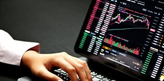 StarCompliance and Moomoo target insider trading risk